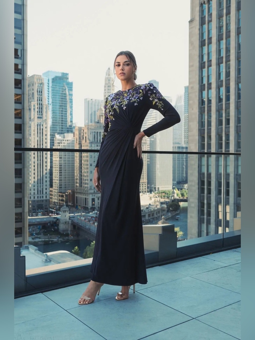 MAC DUGGAL
Navy Embellished Long Sleeve Fitted Jersey Gown Size 8
